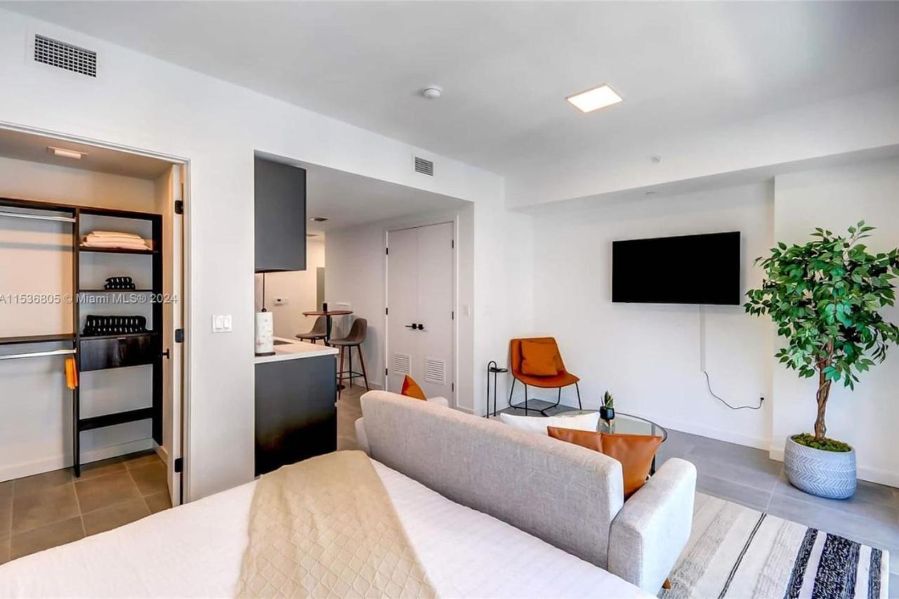 Ocean View Designer Studio, Pool Apartamento Miami