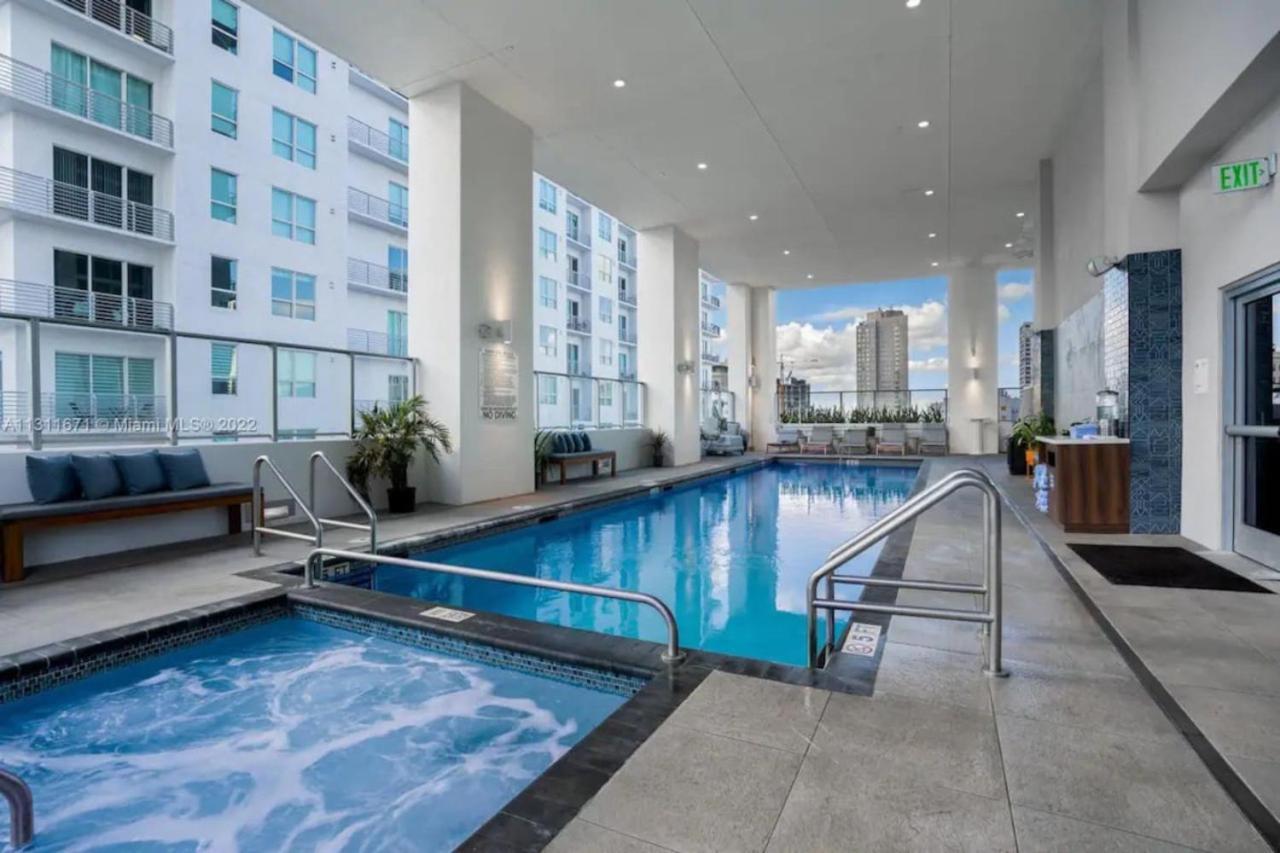 Ocean View Designer Studio, Pool Apartamento Miami